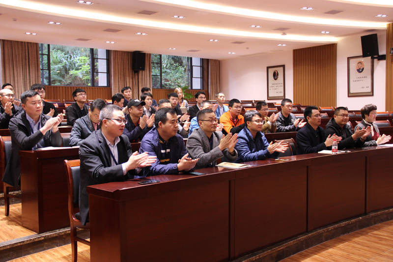 抗击非瘟 共筑未来，新农人学院首席兽医官特训营开班